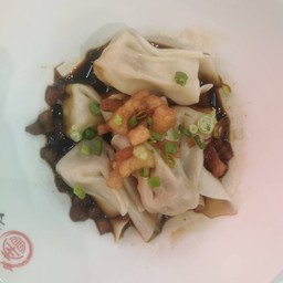 016 เกี๊ยวแห้งน้ำมันต้นหอมชิ้นเล็กซิกเนเจอร์ 招牌葱油干拌小馄饨