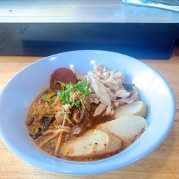 ก๊วยเตี๋ยวไก่ฉีกต้มยำ