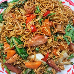 ผัดมาม่าหมู