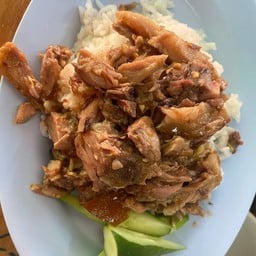 ขาหมูกระเทียมราดข้าว(กระเทียม+พริกไทย)