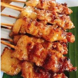 ข้าวเหนียวหมูปิ้งชุดอิ่มA(หมูปิ้ง 3 ไม้ข้าวเหนียว 1 ห่อ)