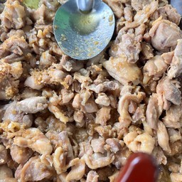 ไก่ทอดกระเทียม (กับข้าว)