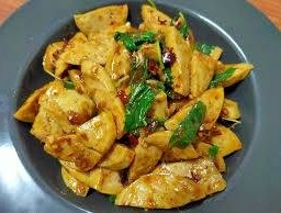 กระเพราหมูยอ