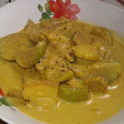 แกงกะทิหมูกับมะเขือ