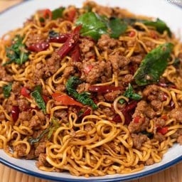 มาม่าผัดกระเพราไก่