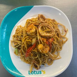 สปาเกตตีผงกะหรี่ทะเล [กระเพราถาด,อาหารตามสั่ง]