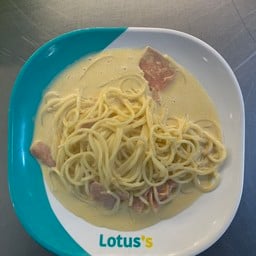 สปาเกตตีคาโบนาร่า[กะเพราถาด]