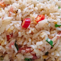 ข้าวผัดแหนมพริกสด