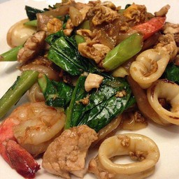 ผัดซีอิ้วทะเล