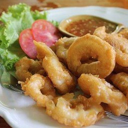 ปลาหมึกชุปแป้งทอด