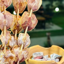 หมึกแห้ง ผ่า A6 พร้อมเตาถ่านย่างเองร้อนๆหอมๆ อยากให้โต๊ะข้างๆมองลองสั่งดู😁😁