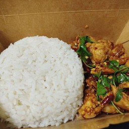 หมูชิ้น+หน่อไม้ดองผัดกะเพราพริกแห้ง