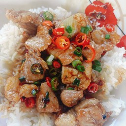 สามชั้นคั่วพริกเกลือราดข้าว