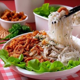ทอฝันหมี่ไก่ฉีก