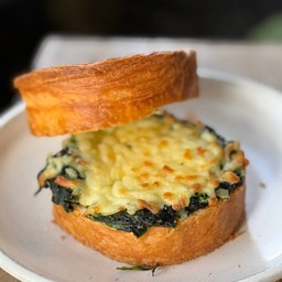 ครัวซองต์ผักโขมชีส