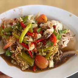 ตำมาม่าทะเล (สุก)
