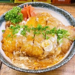 B30 Katsu Don (ข้าวหน้าหมูทอดด้ง)