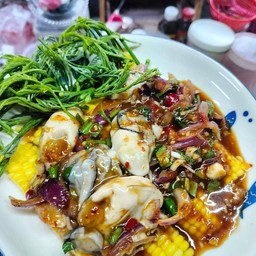 ยำข้าวโพดหอยนางรม