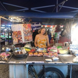 ที่ร้านเป็นน้ำปลาร้าต้มสุก ใช้มะนาวลูกทุกเมนูค่ะ