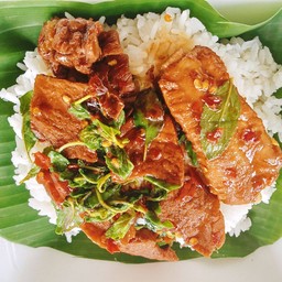 ข้าวกะเพราหมูตุ๋น