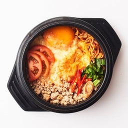 มาม่าชีสมอสซาเรลล่าต้มยำหมูสับ