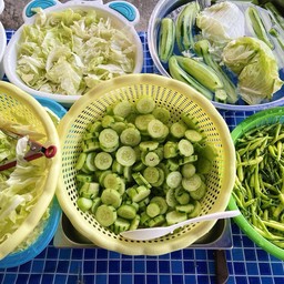 ผักสดแถมฟรีทุกออเดอร์ไม่ต้องกดนะคะเป็นแค่คำชี้แจง