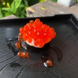 ซูชิหน้าไข่มังกร