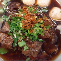 ก๋วยเตี๋ยวเรือหมูรวมหมูตุ๋น