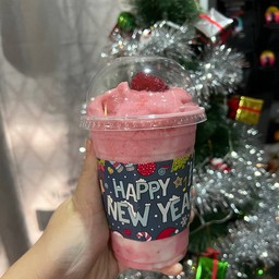 สตอเบอรี่นมสดโยเกริ์ตปั่น