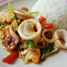 ข้าว + ปลาหมึกผัดไข่เค็ม