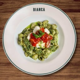 เพสโต้และสตรัชชาตเทลล่า