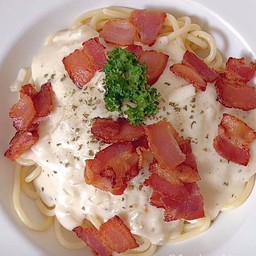 สปาเก็ตตี้ไวท์ซอส เบคอน