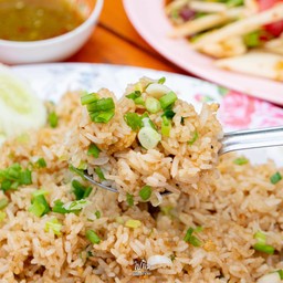 ข้าวผัดกระเทียม (ใหญ่)