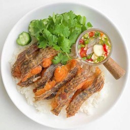 ข้าวปลาแกะ (กล่องเหลี่ยม)