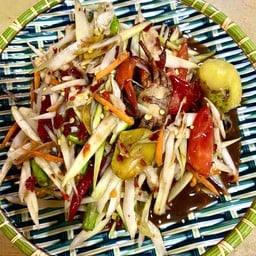 ตำปูปลาร้าใส่มะกอก