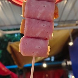 เบคอนพันไส้กรอก