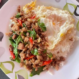กระเพราหมูสับ-ราดข้าว