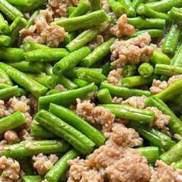 ผัดถั่วใส่หมูสับ