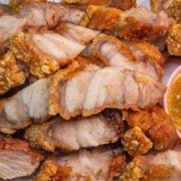 หมูกรอบชุดเล็ก น้ำจิ้ม 3 อย่าง