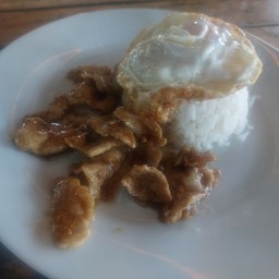 ข้าวไก่ทอดกระเทียม