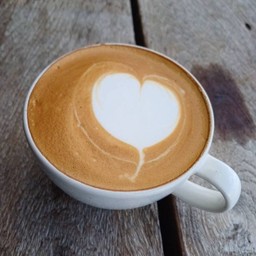 ลาเต้ร้อน (H Latte)