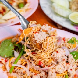 ยำมาม่า หมูยอ,หมูสับ