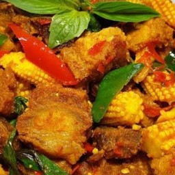 ผัดเผ็ดหมูกรอบ