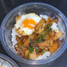 ข้าวกะเพราหมูกรอบ+ไข่ดาว