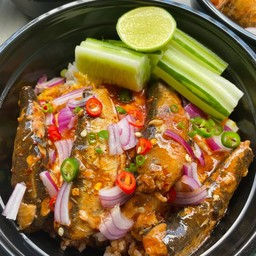 ข้าวยำปลากระป๋อง