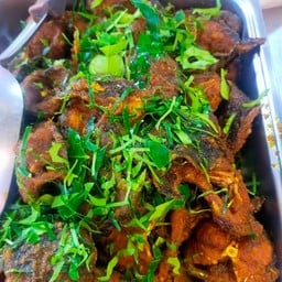 ปลาดุกทอด ผัดพริกแกง (กับข้าว)