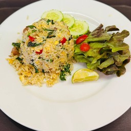 ข้าวผัดโหระพาพริกสดหมูสับ