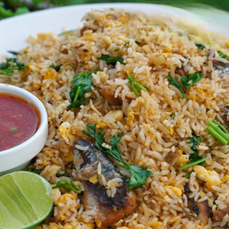 ข้าวผัดปลากระป๋อง