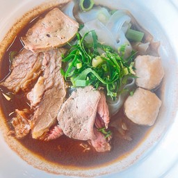 เส้นใหญ่เนื้อทุกอย่าง