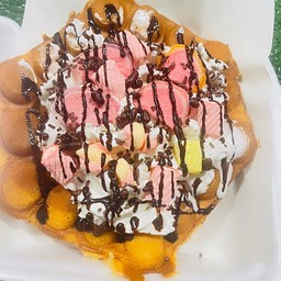 วาฟเฟิลฮ่องกง วิป+มาร์เมลโล่+ซอสช็อคโกแลต